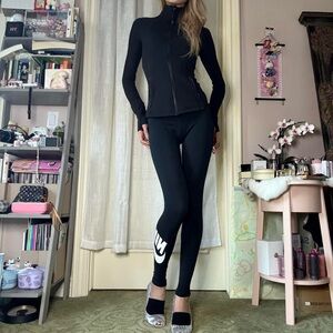 Gently Used Size XS Black Nike High Waisted Logo Leggings